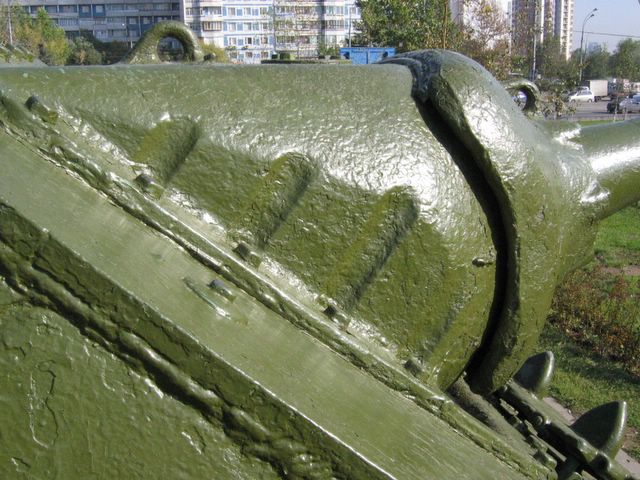 Маска орудия Д-10С, вид справа