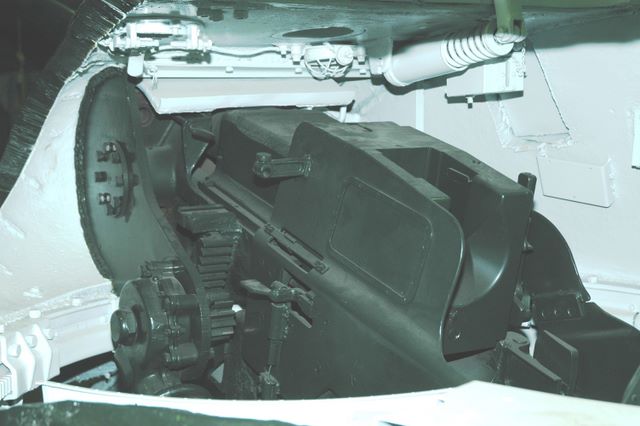 Вид на казённик орудия Ф-34 сверху-слева