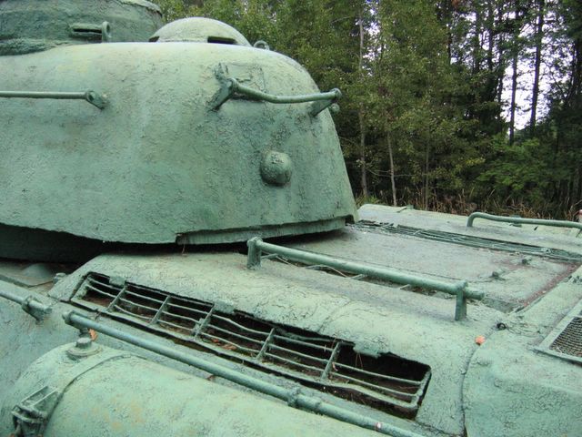 Задняя часть башни и бронировки МТО танка