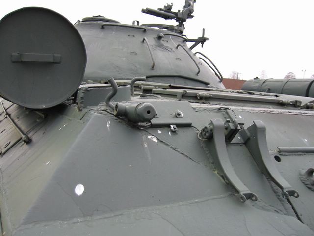 Кронштейн БДШ и габаритный огонь на корме танка