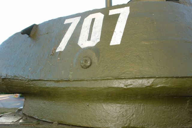 Пистолетный порт на левой стороне башни танка