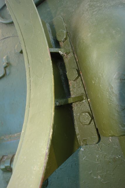 Фрагмент кронштейна для установки бочки с топливом