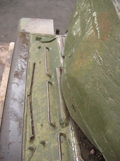 Передняя часть левого подкрылка танка