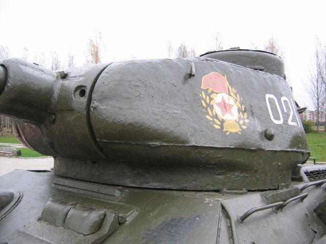 Вид на башню танка спереди-слева